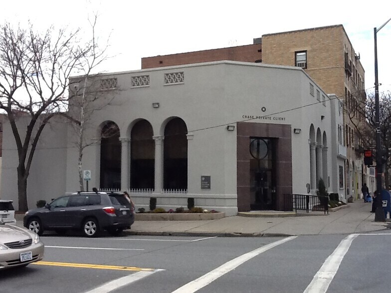 More Photos Of 124 Chatsworth Ave, Larchmont Bank For Lease
