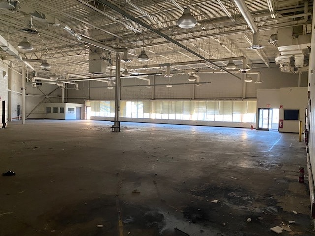 More Photos Of 10 Middletown Ave, North Haven Warehouse For Lease