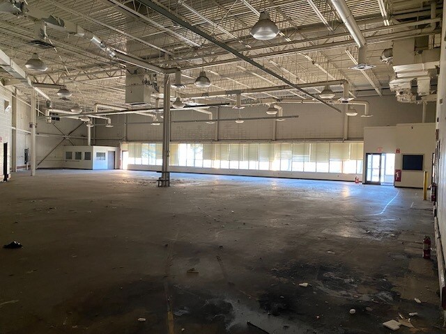 More Photos Of 10 Middletown Ave, North Haven Warehouse For Sale