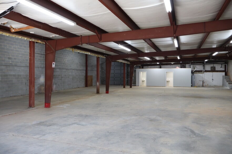 More Photos Of 662 Angus Ct, Rural Hall Light Distribution For Lease