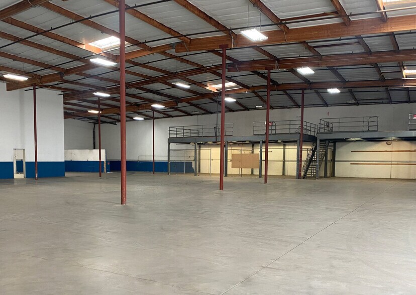 More Photos Of 638 W Southern Ave, Orange Manufacturing For Sale