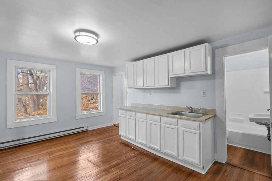 More Photos Of 156 Orange St, Waterbury Apartments For Sale