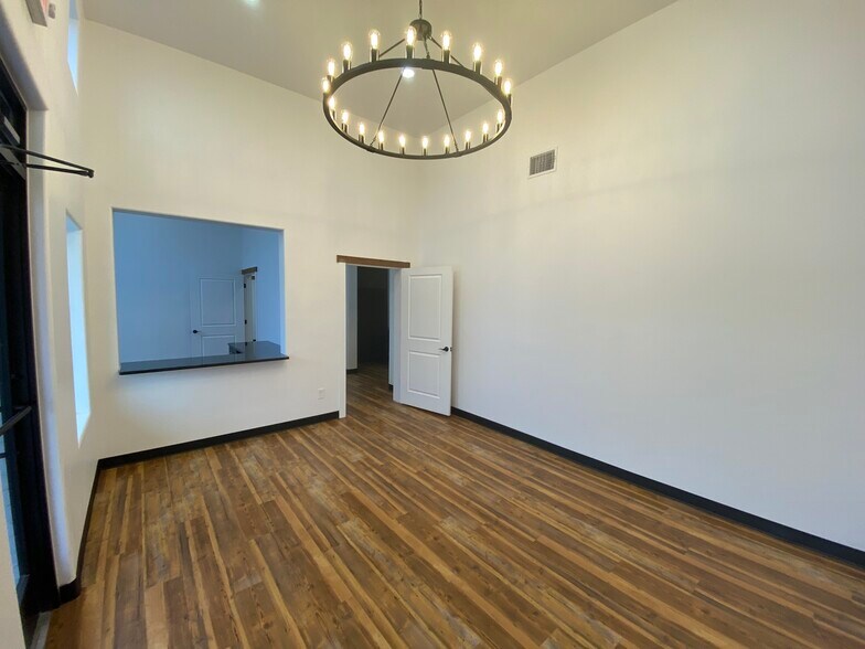 More Photos Of 10921 Wayne Ave, Lubbock Medical For Sale