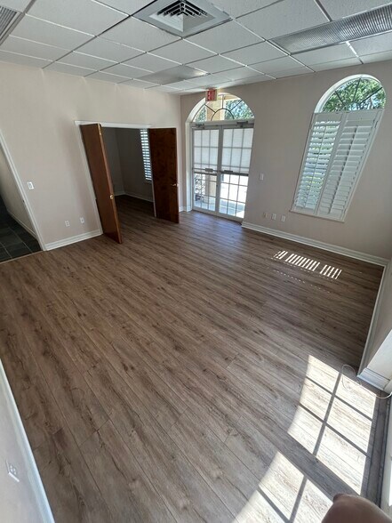 More Photos Of 4707 Enterprise Ave, Naples Loft Creative Space For Lease