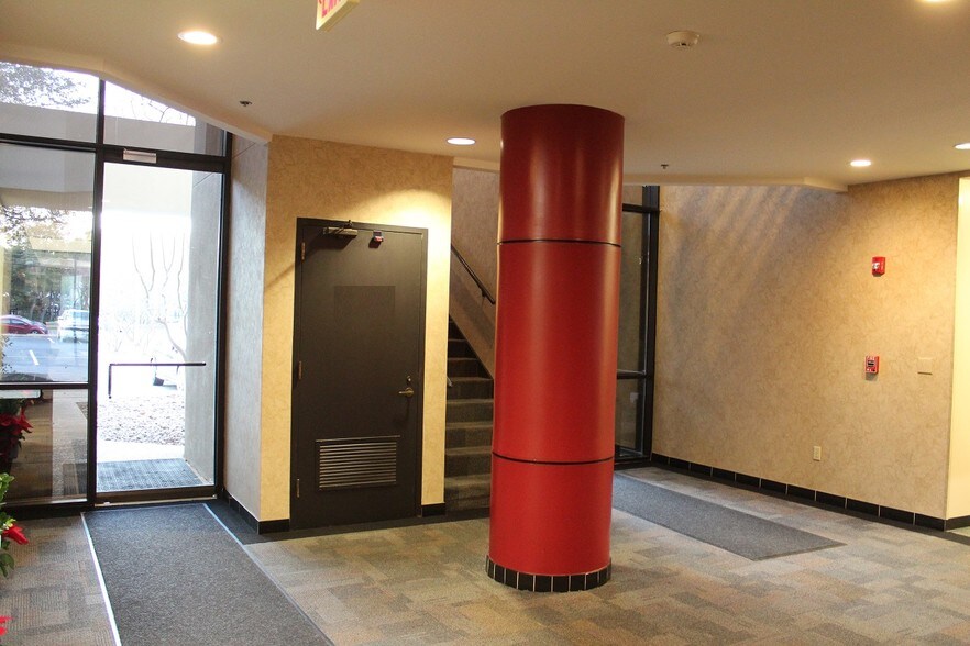 More Photos Of 11675 Jollyville Rd, Austin Office For Sale