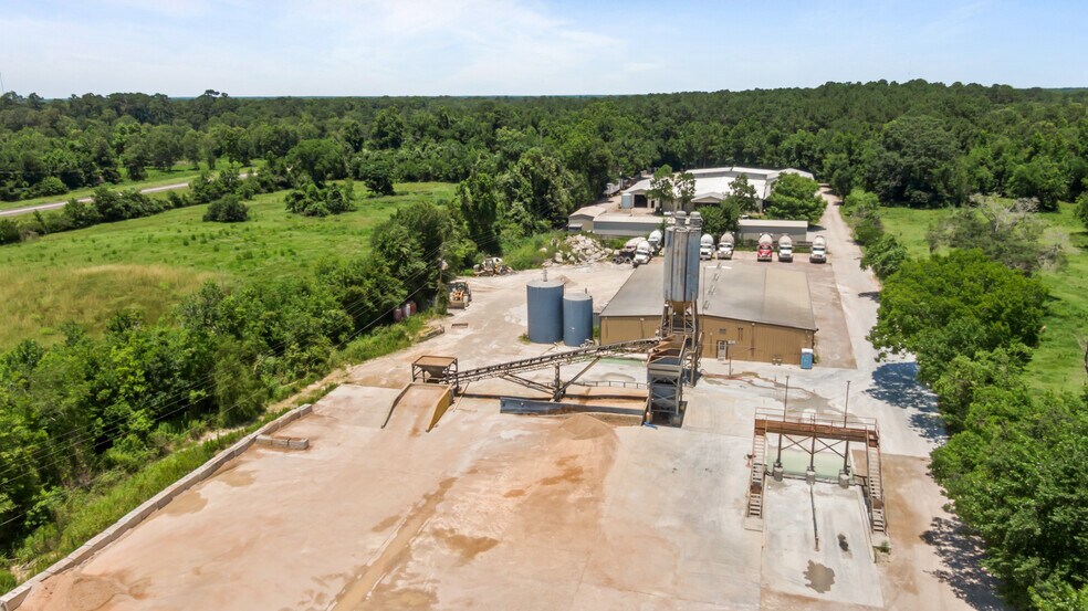 More Photos Of 3301 Beaumont Ave, Liberty Warehouse For Sale