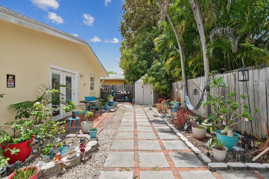 More Photos Of 1715 SW 21st St, Fort Lauderdale Multifamily For Sale