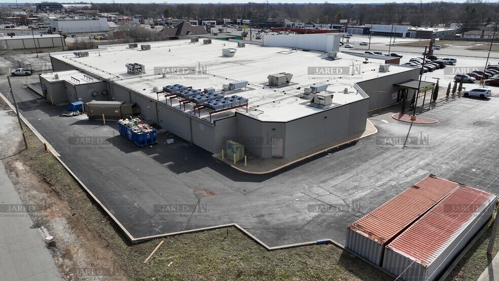 More Photos Of 2843 E Sunshine St, Springfield General Retail For Lease