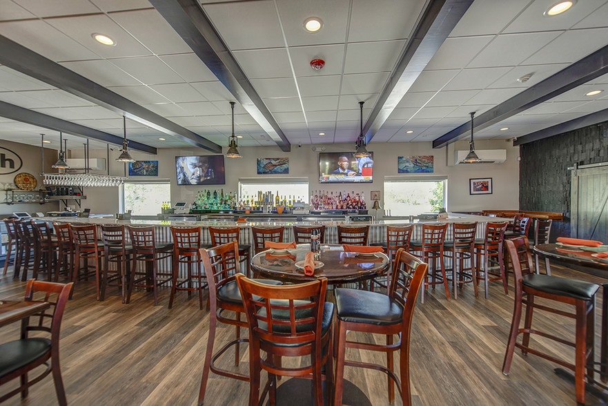 More Photos Of 514 NW Dixie Hwy, Stuart Restaurant For Sale