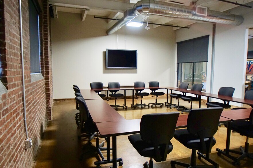 More Photos Of 1501 Burlington St, North Kansas City Warehouse For Lease