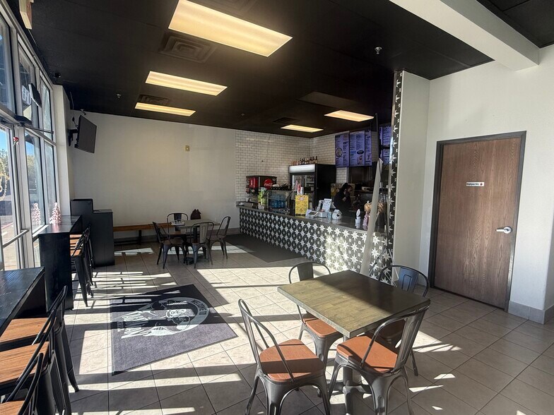 More Photos Of 2230 W Horizon Ridge Pky, Henderson Restaurant For Lease
