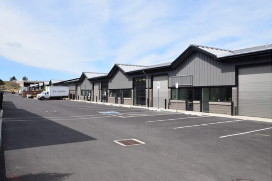 More Photos Of 2527 NE 4th St, Bend Industrial For Lease