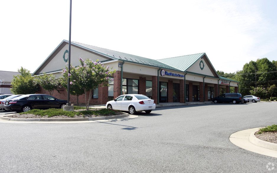 Primary Photo Of 7959-7969 Kings Hwy, King George Storefront Retail Office For Lease