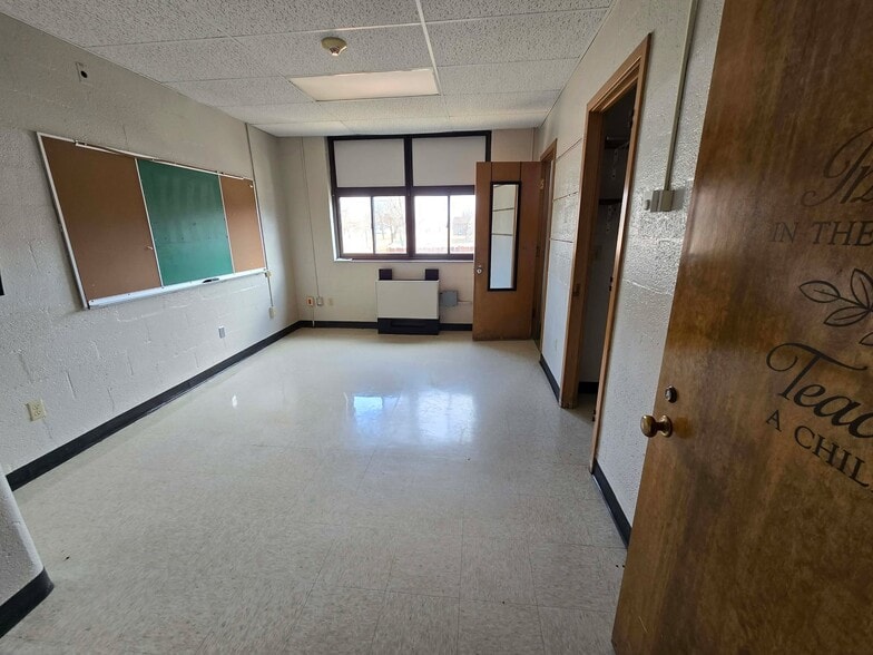 More Photos Of 613 Mulberry st, Yankton Specialty For Sale