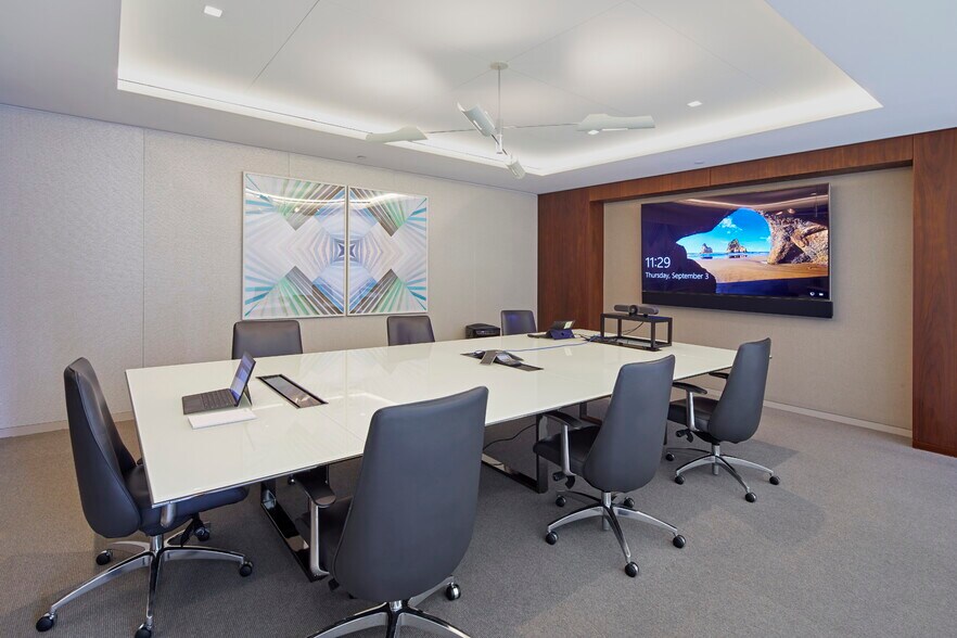 More Photos Of 420 Lexington Ave, New York Coworking Space