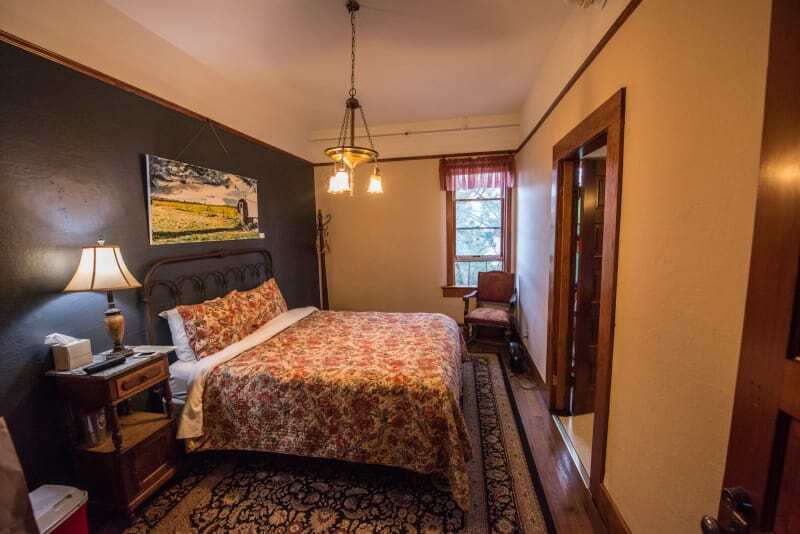 More Photos Of 40 SE Heimrich St, Dufur Hotel For Sale