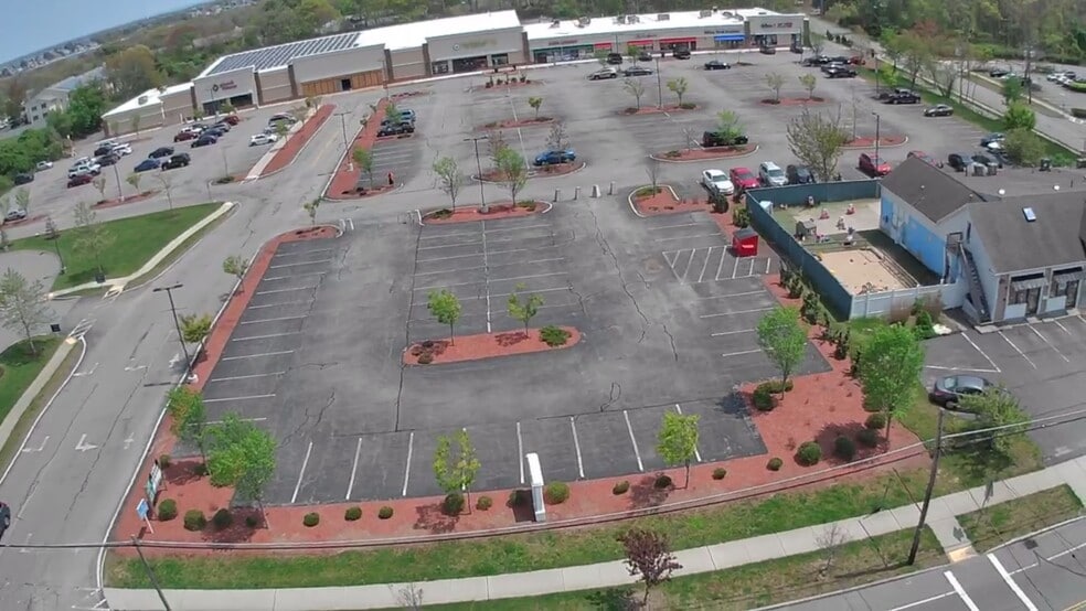 More Photos Of 718 Dartmouth St, Dartmouth Unknown For Lease