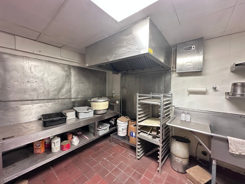 More Photos Of 1023 E F St, Oakdale Restaurant For Lease