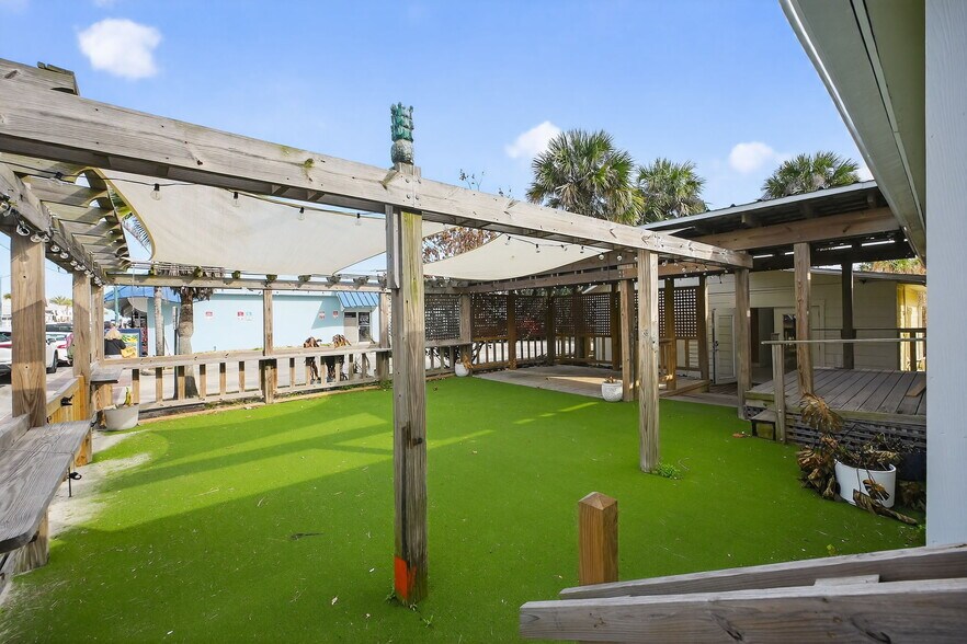 More Photos Of 411 Flagler Ave, New Smyrna Beach Freestanding For Lease