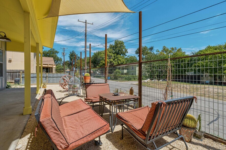 More Photos Of 2236 Webberville Rd, Austin Office For Lease