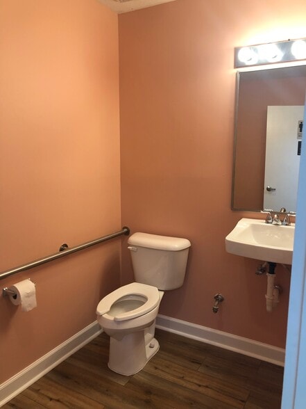 More Photos Of 1762 Metromedical Dr, Fayetteville Medical For Sale