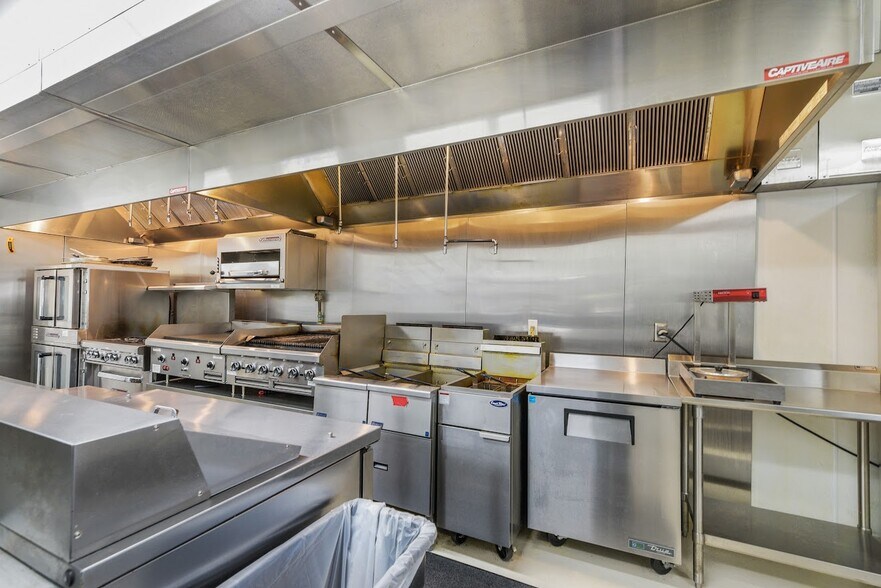 More Photos Of 208 S Green St, Sonora Restaurant For Sale