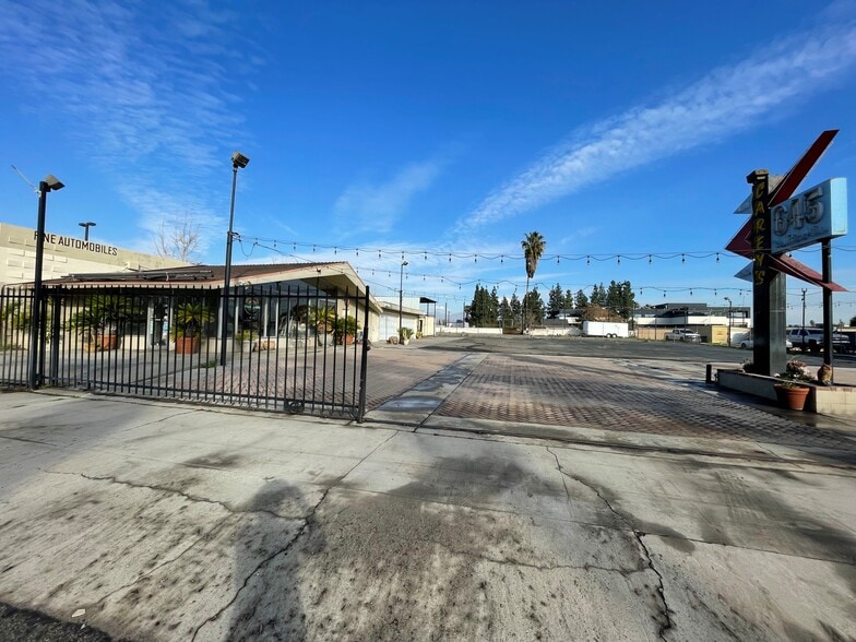 More Photos Of 645 N D St, San Bernardino Auto Dealership For Lease