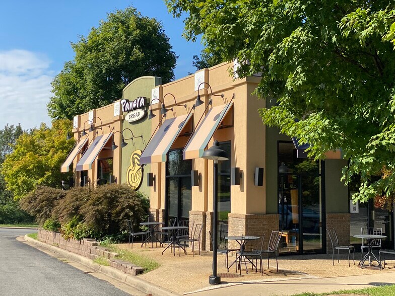 More Photos Of 2407 Green Mountain Dr, Branson Restaurant For Sale