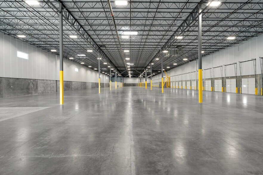 More Photos Of 7777 National Turnpike, Louisville Manufacturing For Lease