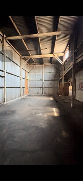 More Photos Of 427 N English St, Greensboro Warehouse For Lease