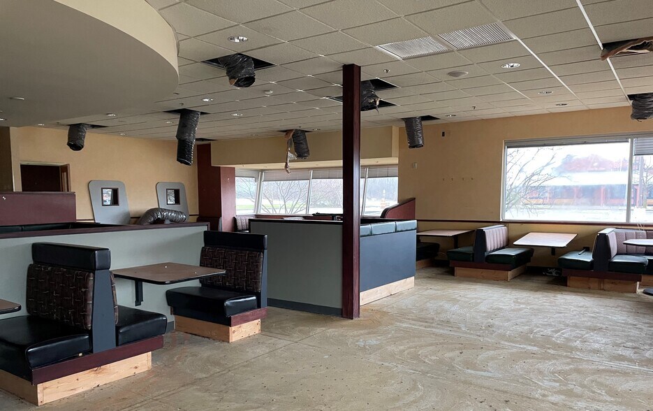 More Photos Of 1733-6935 Midway Mall, Elyria Unknown For Lease