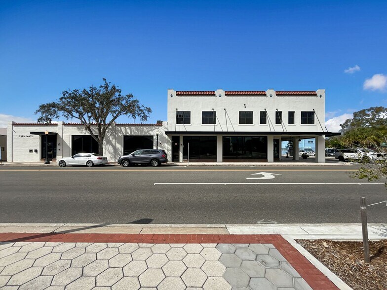 More Photos Of 238 N Massachusetts Ave, Lakeland Coworking Space