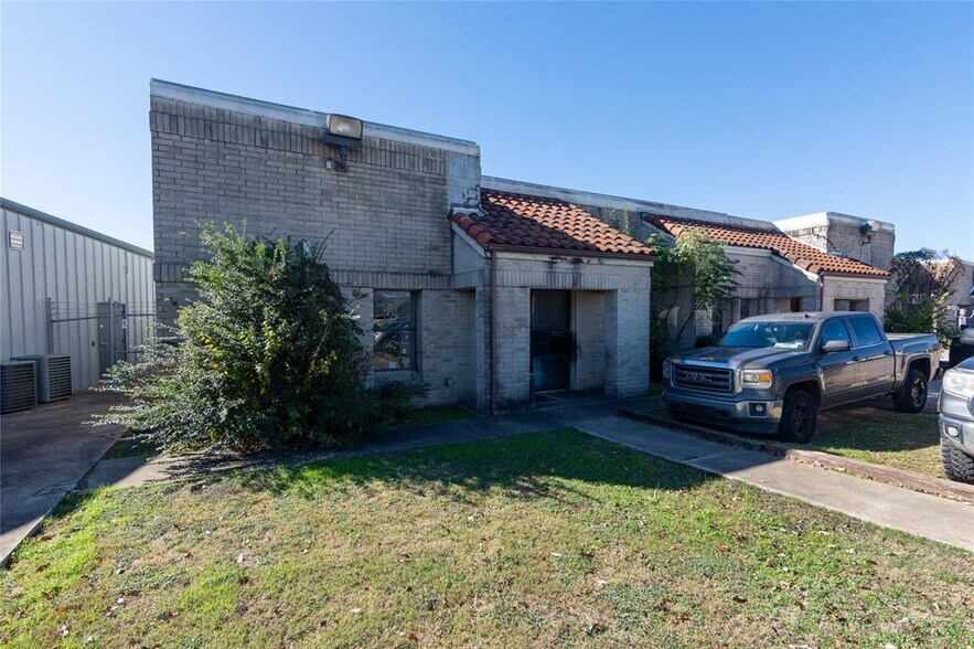 More Photos Of 4909 Commercial Park Dr, Austin Flex For Sale