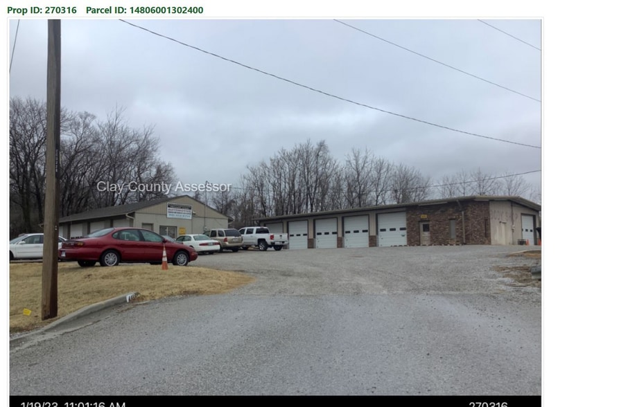 Primary Photo Of 450 NE Dickinson Ln, Kansas City Warehouse For Sale