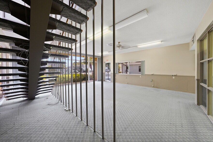 More Photos Of 1510 Dr. Martin Luther King Jr St N, Saint Petersburg Office For Sale