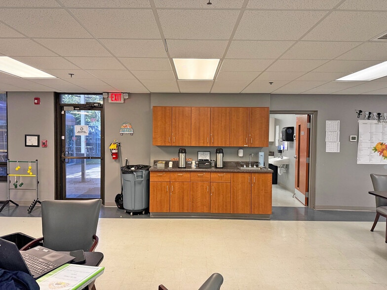 More Photos Of 2433 Regency Rd, Lexington Medical For Sale