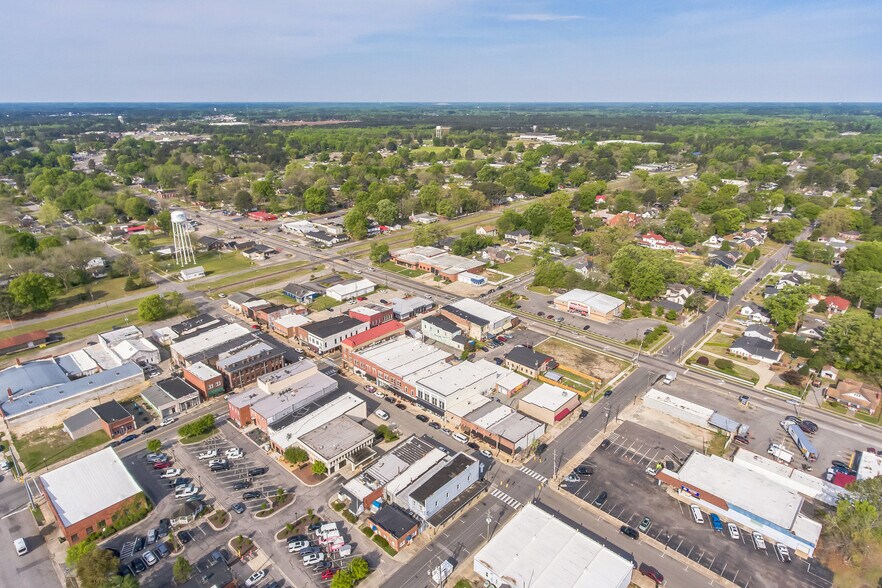 More Photos Of 107 N Raiford St, Selma Storefront Retail Residential For Lease