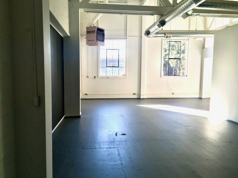 More Photos Of 1300 Elmer St, Belmont Warehouse For Lease