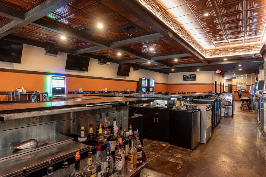 More Photos Of 216 N Main St, Oshkosh General Retail For Sale