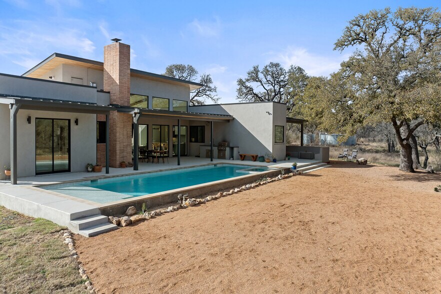 More Photos Of 444 Klein Rd, Stonewall Flex For Sale