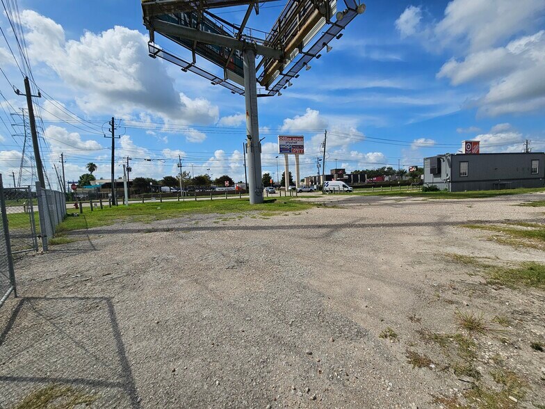 More Photos Of 204 FM 2094 Rd, Kemah Freestanding For Lease