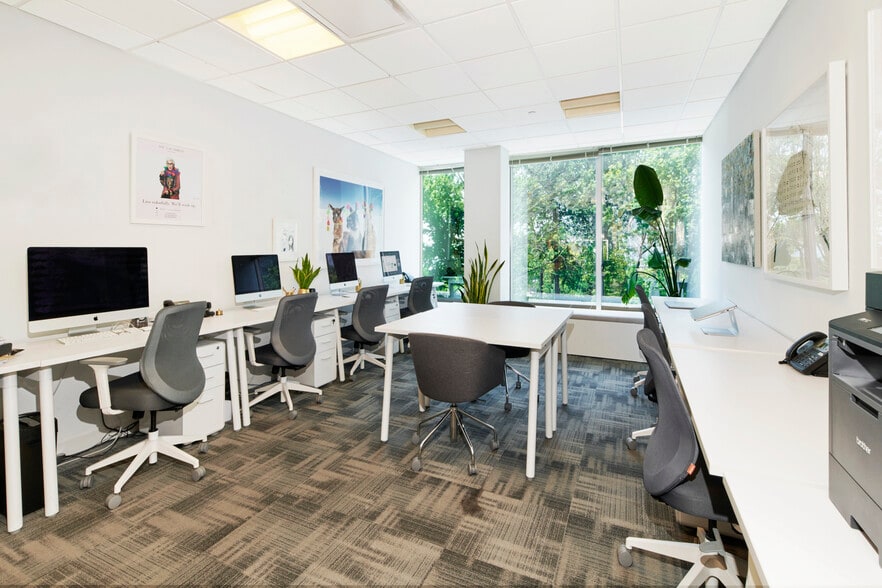 More Photos Of 866 United Nations Plz, New York Office For Lease