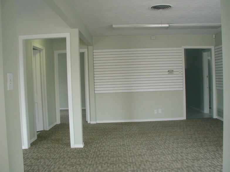 More Photos Of 5633 Southwest Fwy, Houston Unknown For Lease