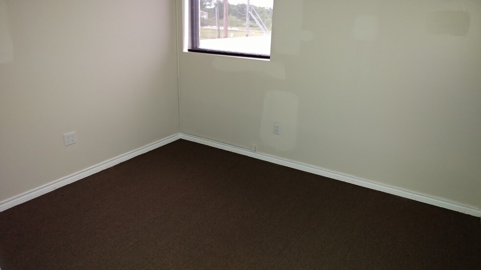 More Photos Of 6713 Broadway, Pearland Freestanding For Lease