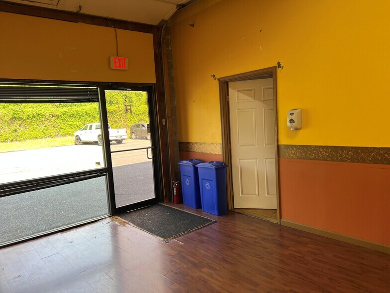 More Photos Of 505 Hampton Park Blvd, Capitol Heights Warehouse For Lease