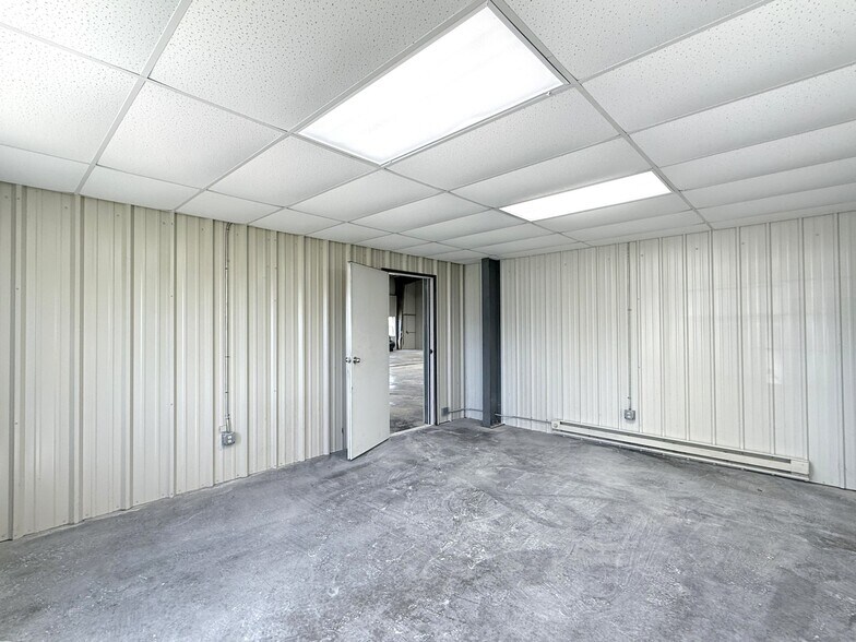 More Photos Of 875 Enterprise Ave, Galesburg Industrial For Sale