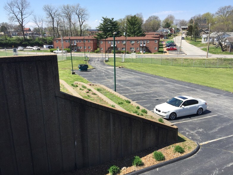 More Photos Of 3280 McKibbon Rd, Saint Louis Flex For Lease