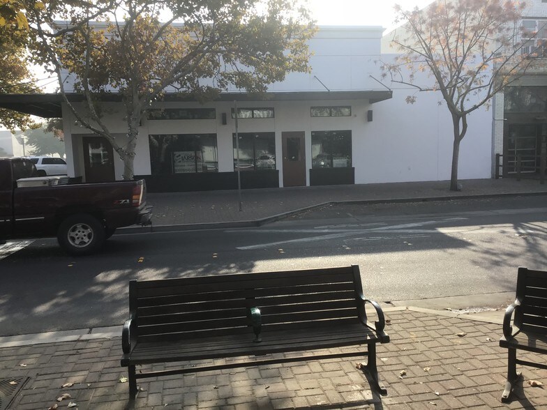 More Photos Of 100 W Main St, Turlock Storefront For Lease