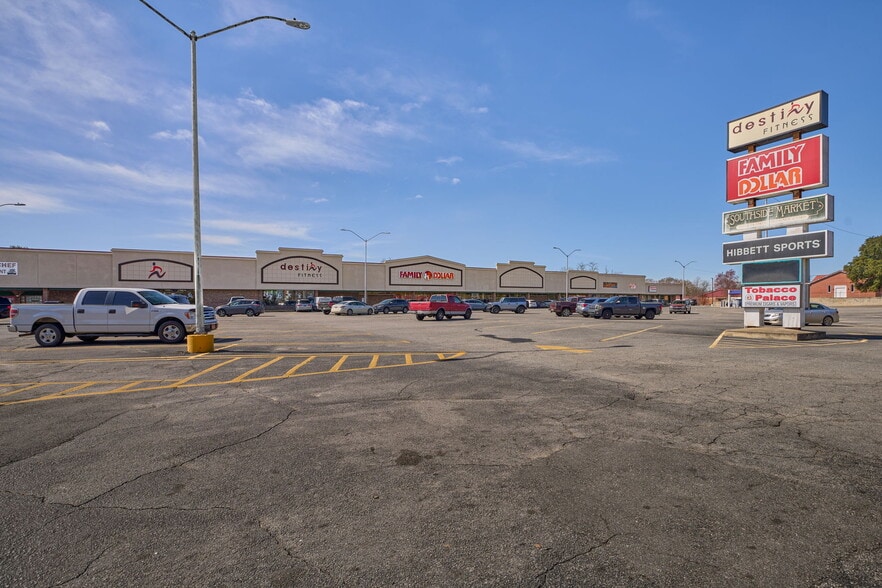 Primary Photo Of 850 College St, Eastman General Retail For Sale