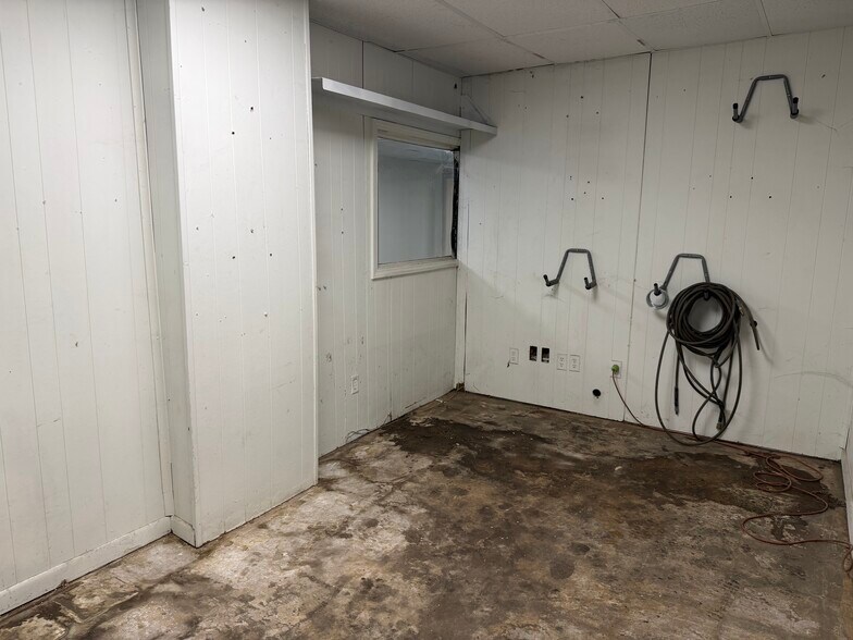 More Photos Of 3938 Runway Rd, Memphis Warehouse For Lease